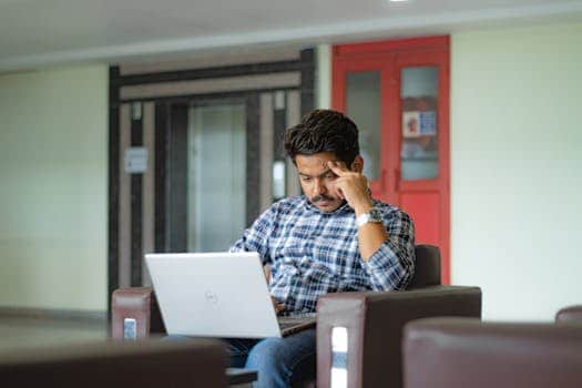 The Hybrid Work Model: Balancing Remote and Office-Based Employment