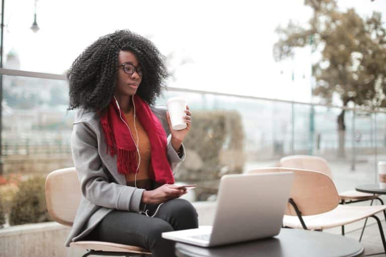 Cross-Border Employment: Navigating Work Visas and Regulations