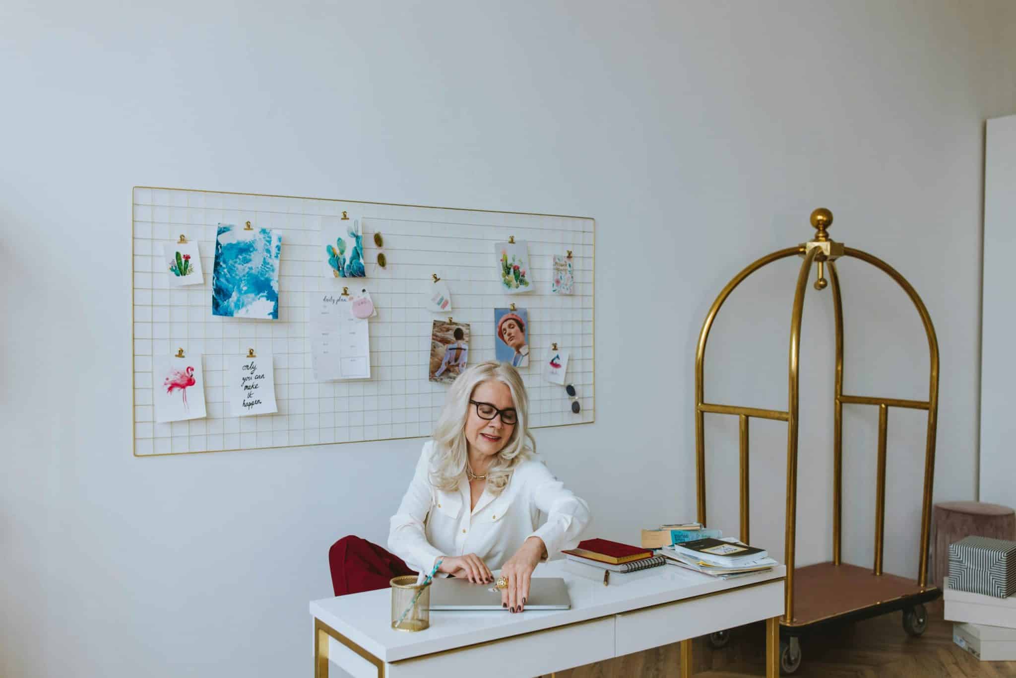 Hybrid Shopping: Seamlessly Blending Online and Offline Experiences